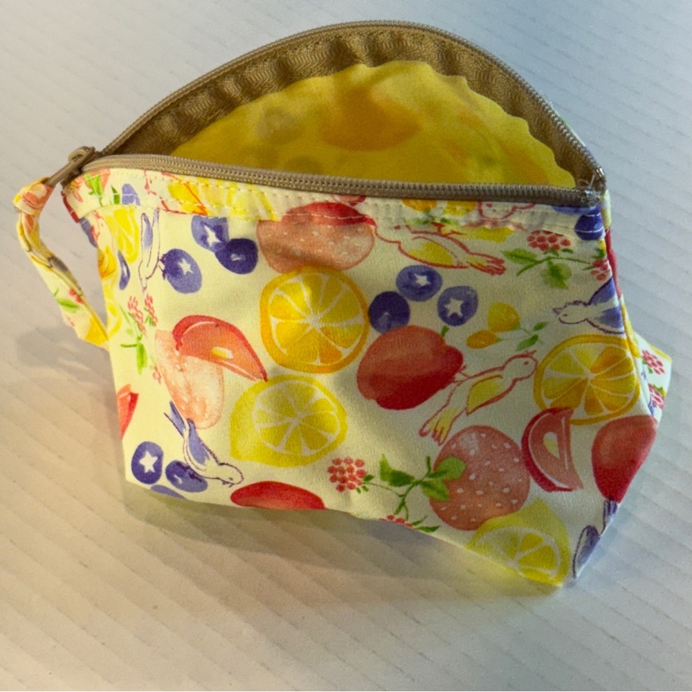 🍓 🆕 Brighton Zippered Fruit & Bird Wristlet Pouch – Fresh & Fun! 🆕 - Picture 15 of 15